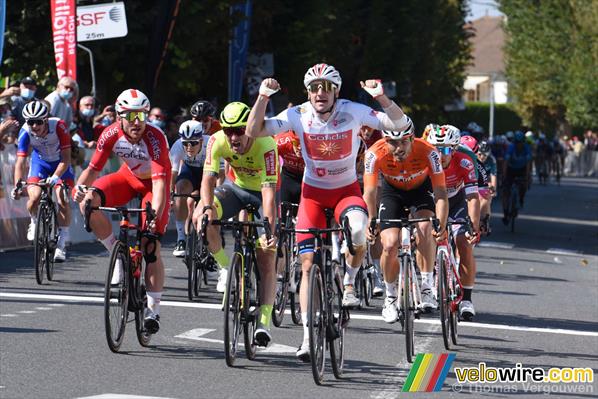 arrivee-3e-etape-2021-viviani-a-loudun